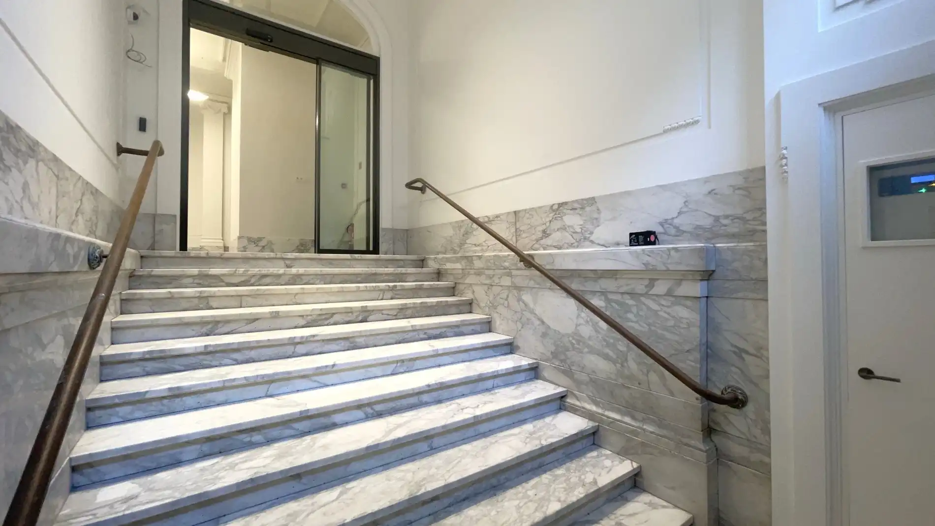 Exclusief kantoorgebouw te huur dichtbij de Leien in Antwerpen foto 25