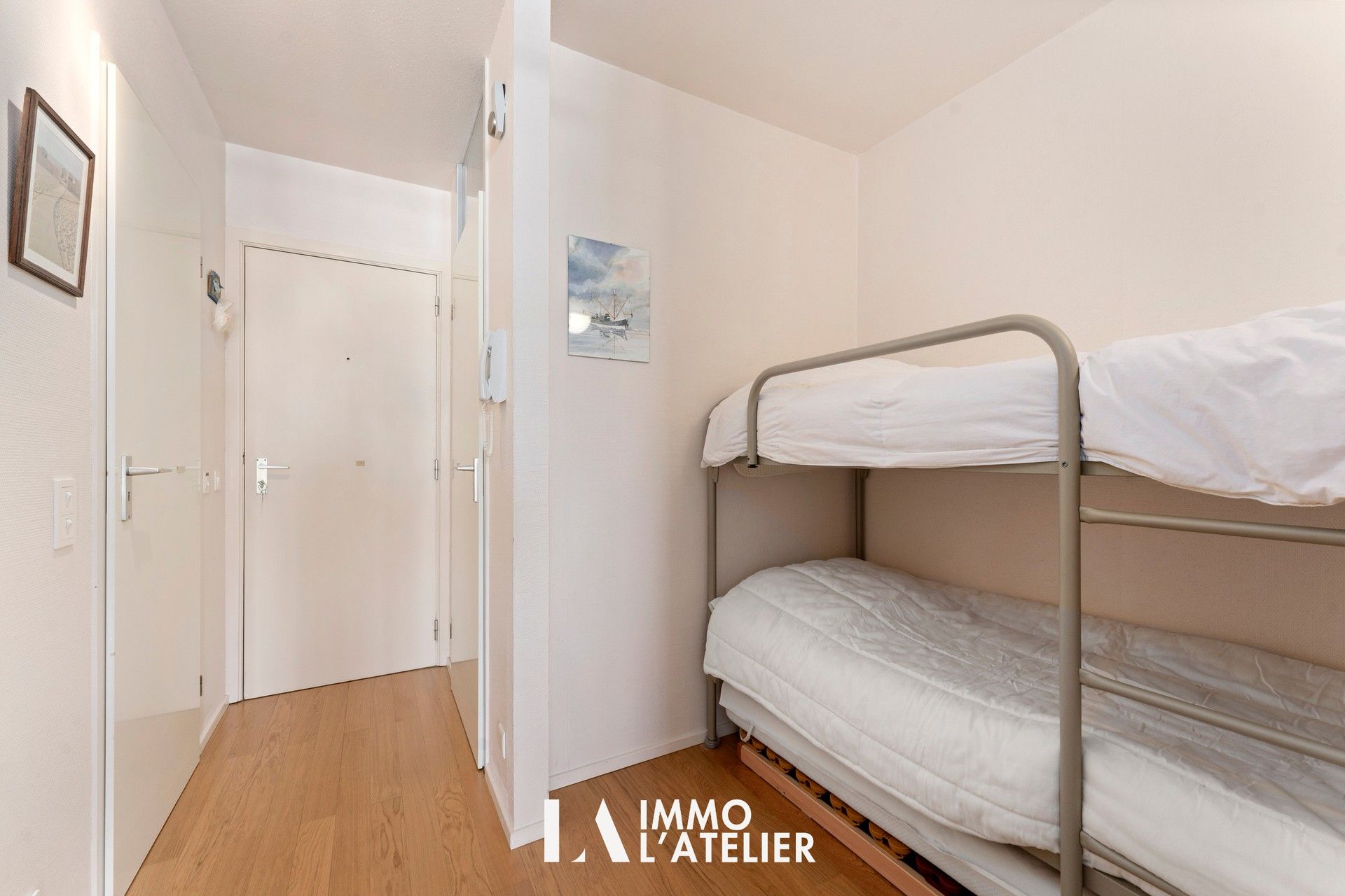 Instapklare studio met slaaphoek én bedkast – Residentie Nautilus, Nieuwpoort foto 8