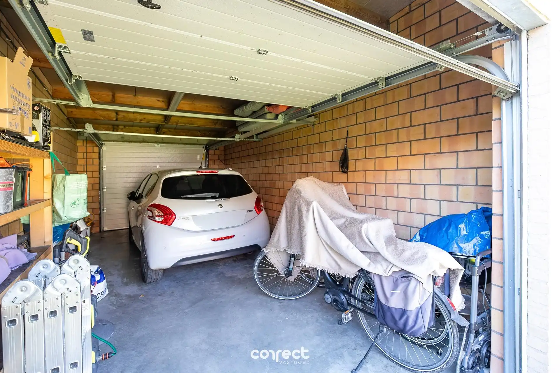 Half open bebouwing met 4 slaapkamers en tuin foto 14