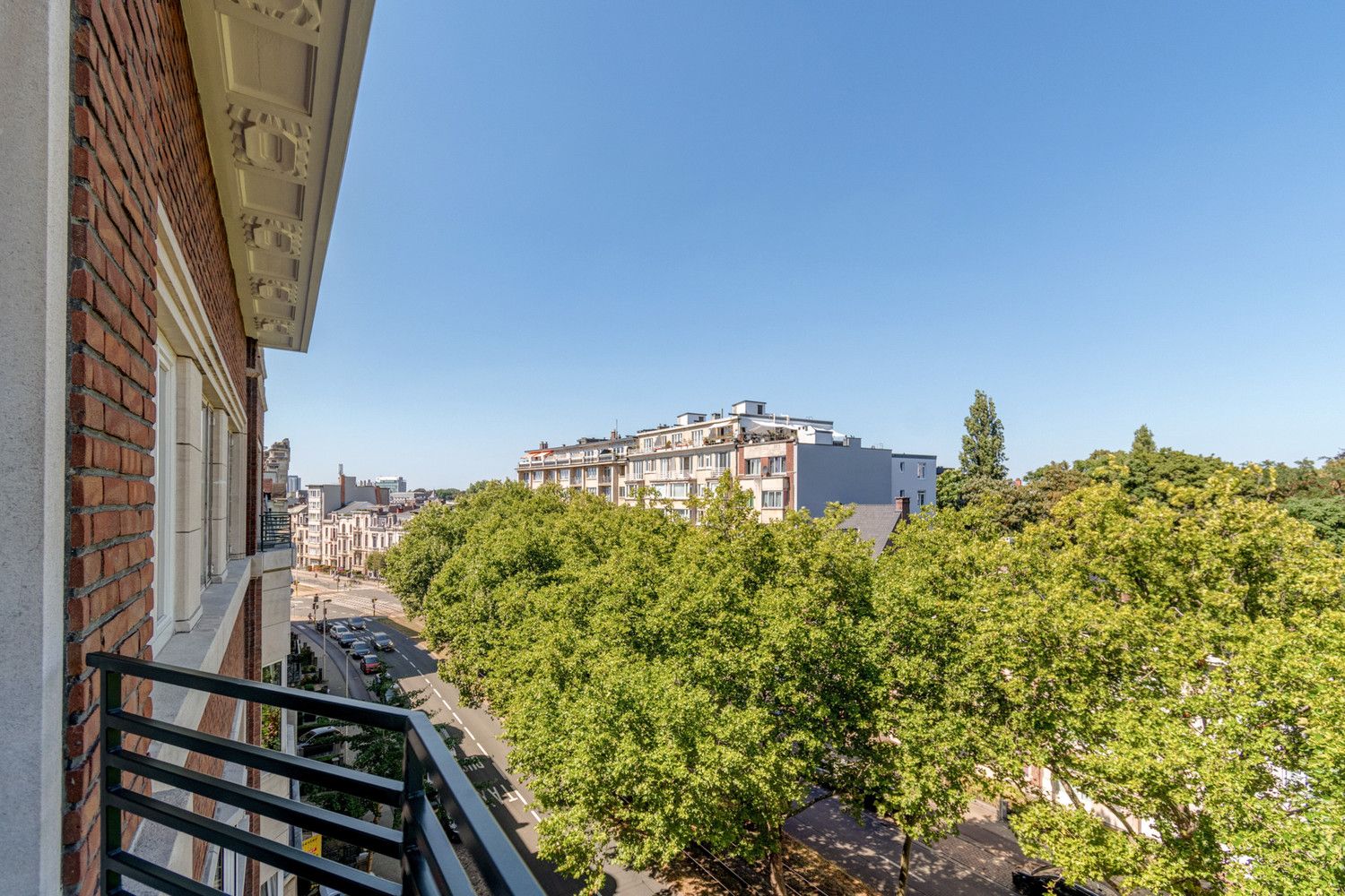 MATCHED: kevin@wellimmo.net voor meer info! Schitterend gerenoveerde art-déco penthouse +/- 200m² op toplocatie aan de Jan van Rijswijcklaan met 4 slaapkamers en optionele dubbele parking op wandelafstand foto 4