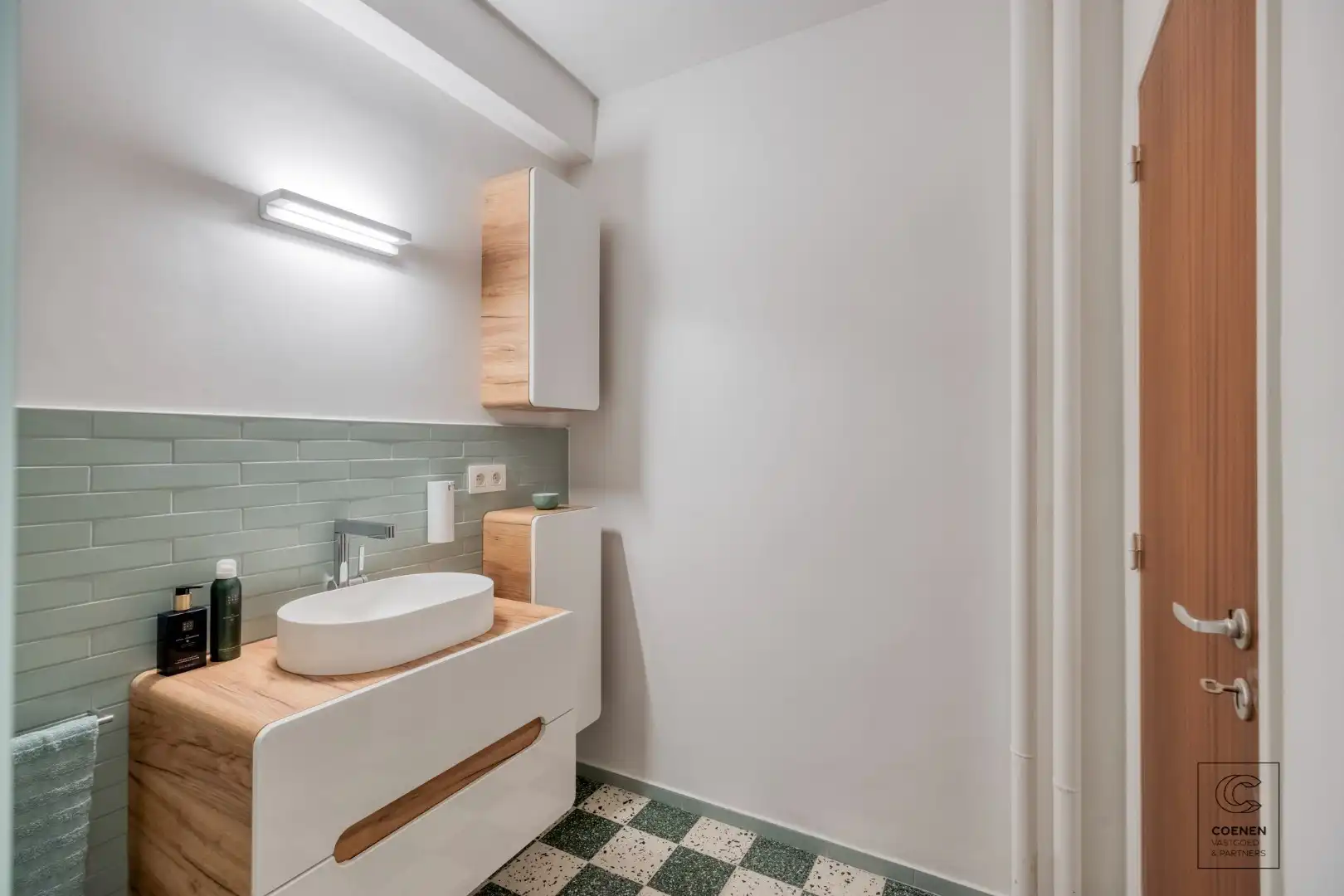 Volledig gerenoveerd appartement op toplocatie te Linkeroever  foto 13