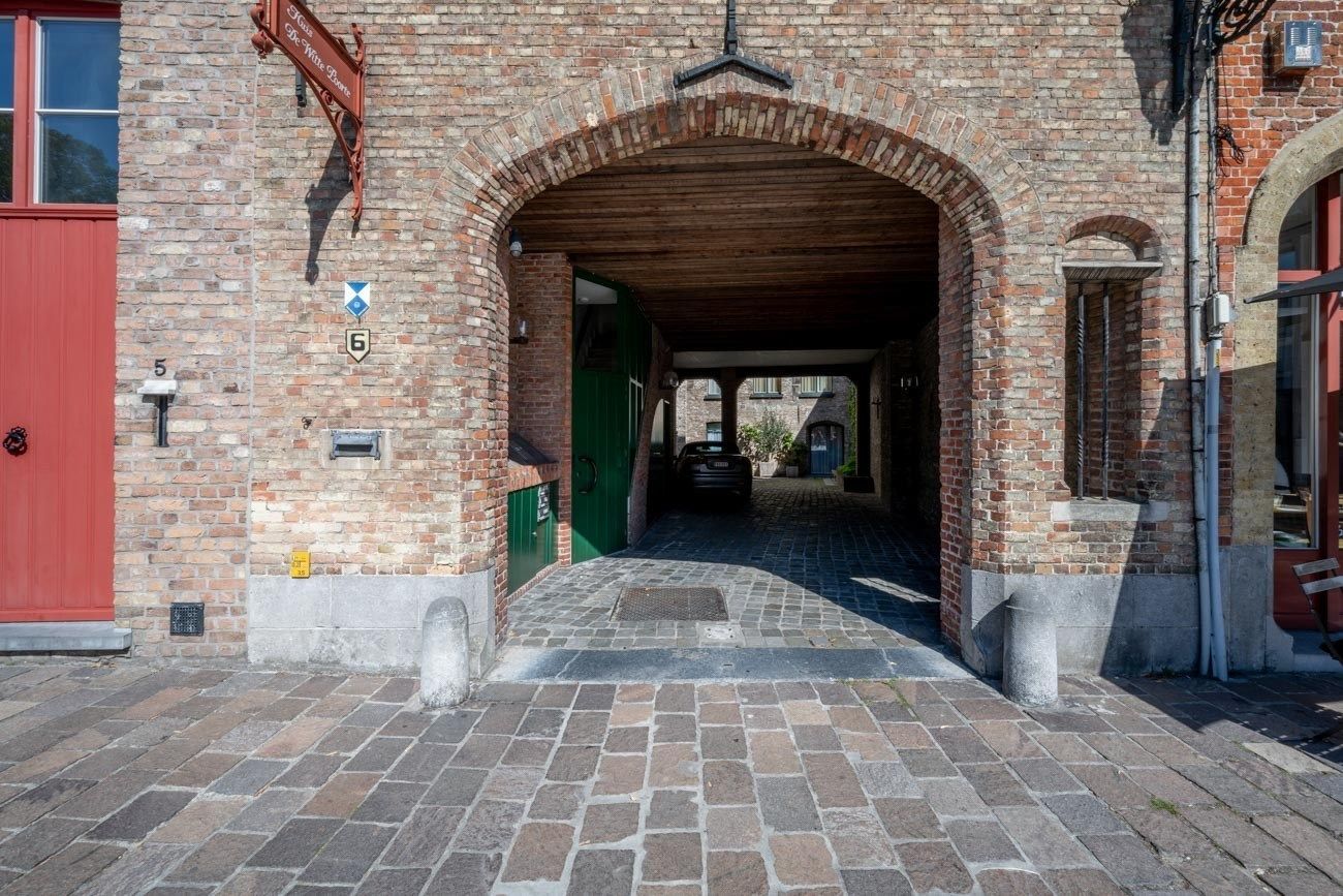 2-slkappartement op het rustige Jan Van Eckplein in Brugge-Centrum foto 3
