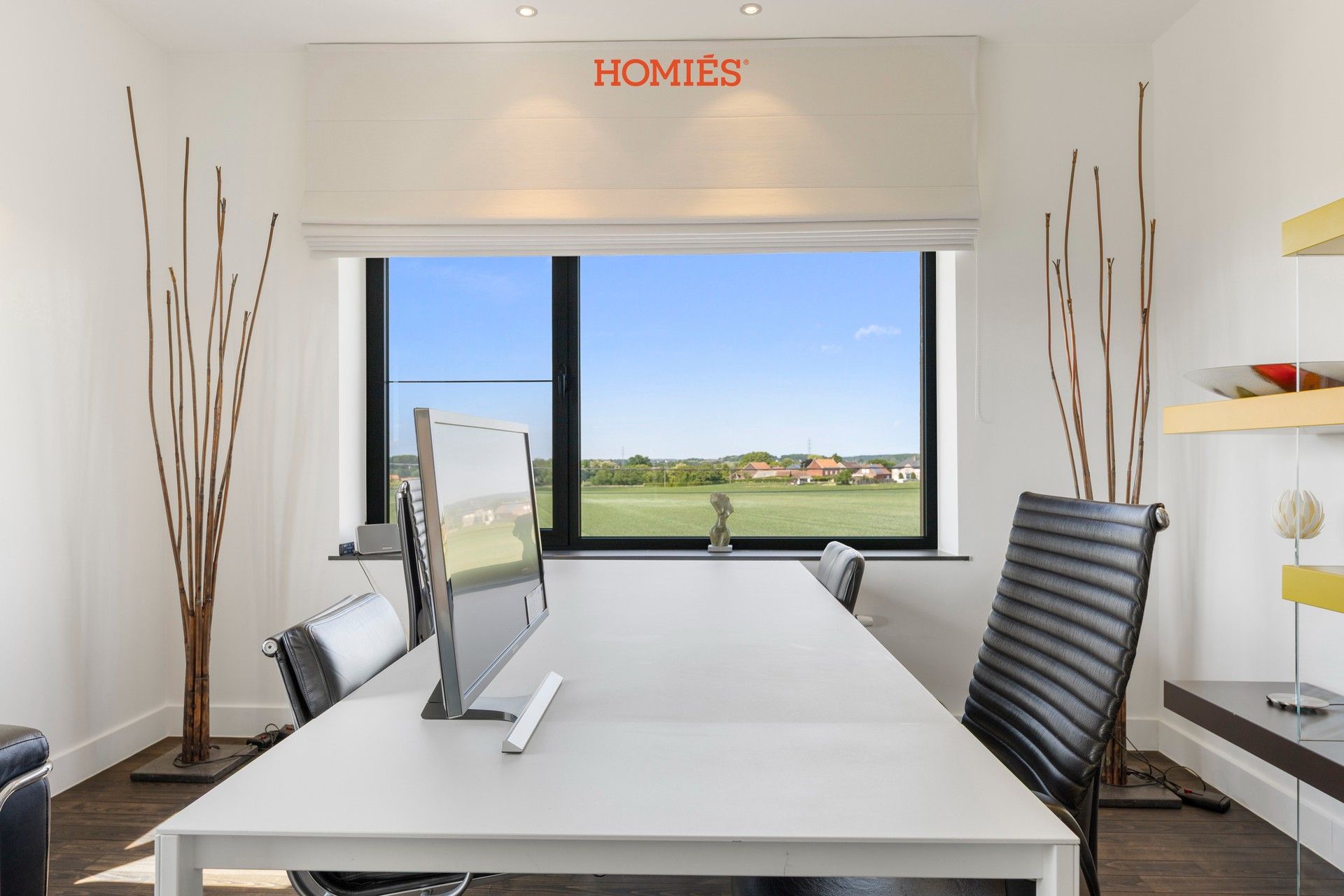 Prachtige villa & kantoorgebouw in groene omgeving foto 13