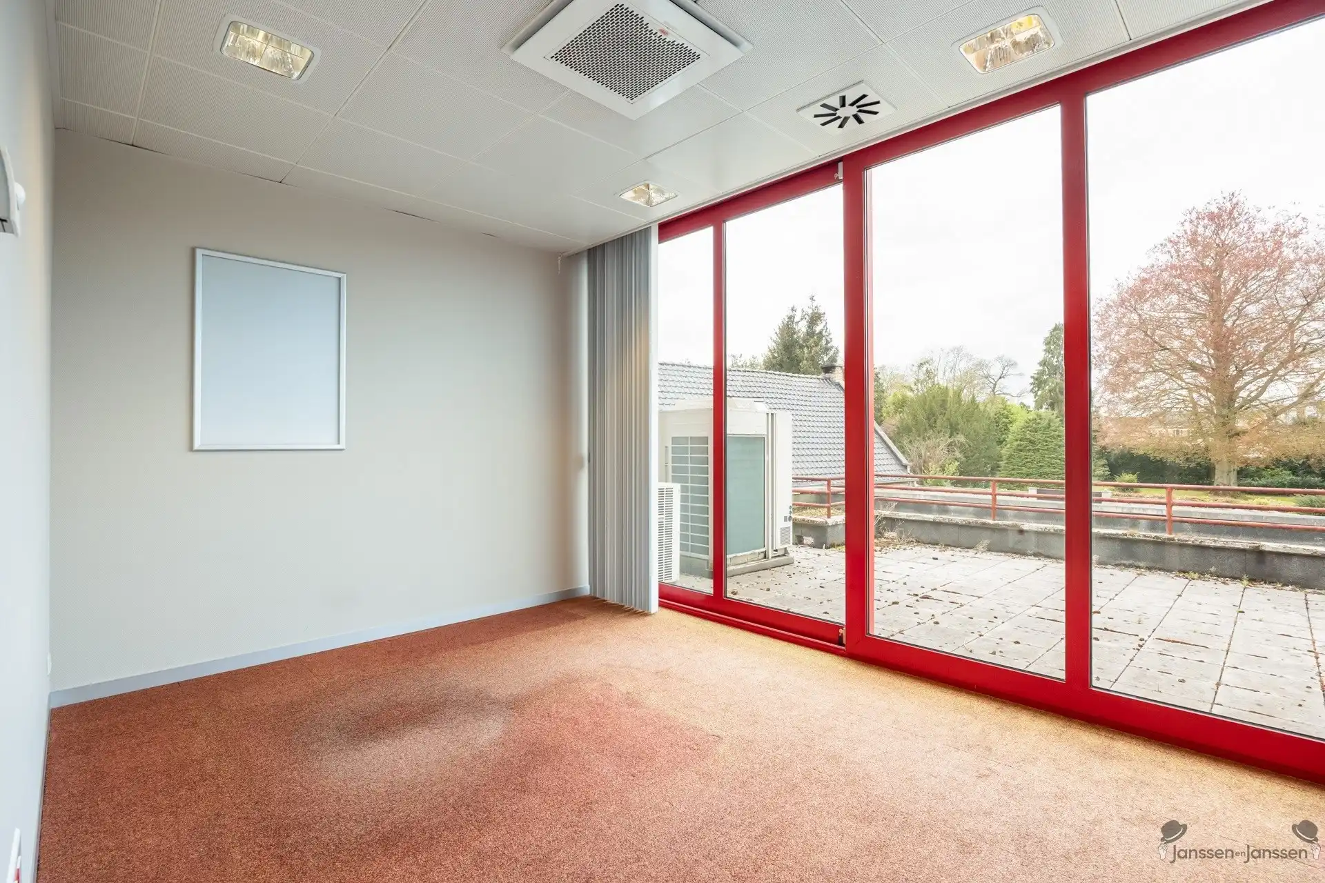 Commercieel gebouw met parkeergelegenheid! foto 32