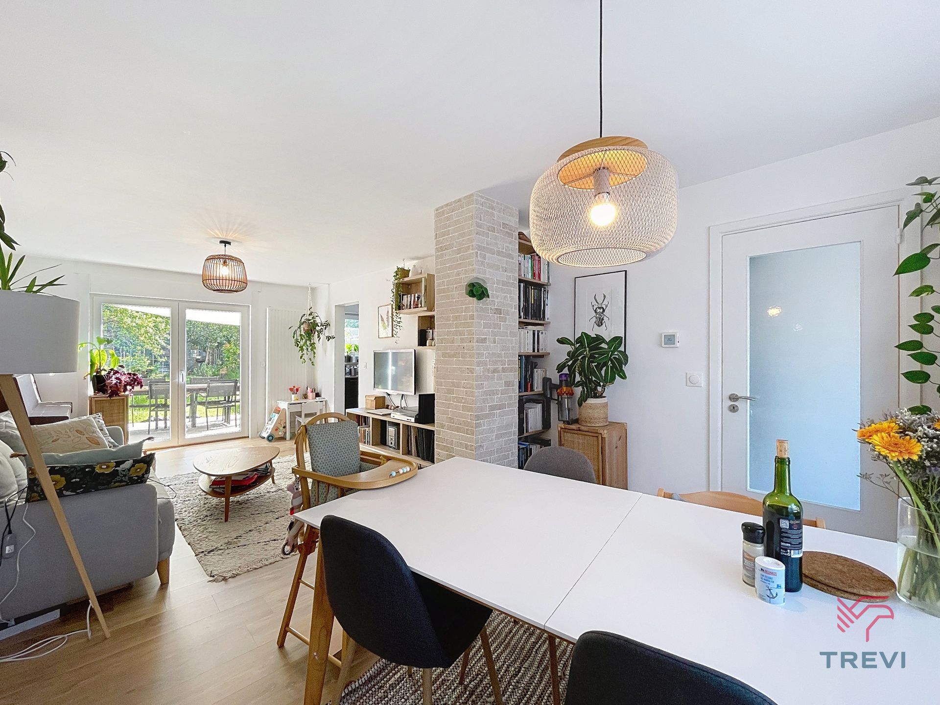 Aantrekkelijk huis met 3 slaapkamers en tuin  foto 3