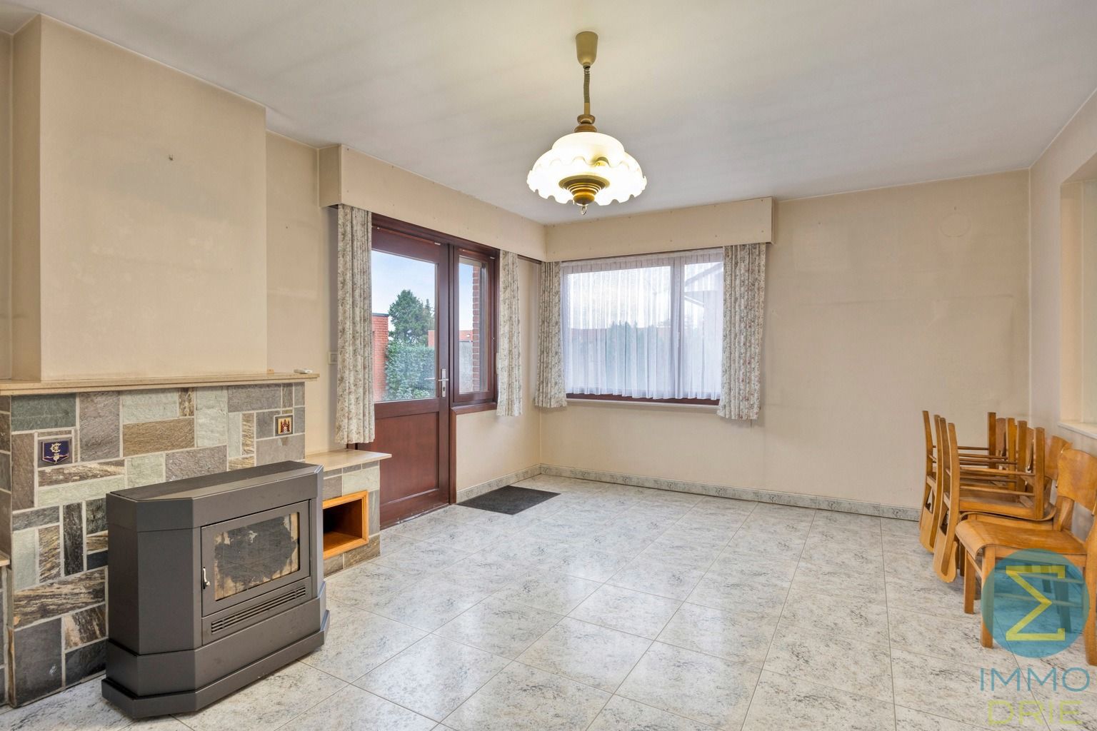 Rustig gelegen te renoveren woning met 3 slpks op 855 m² foto 12