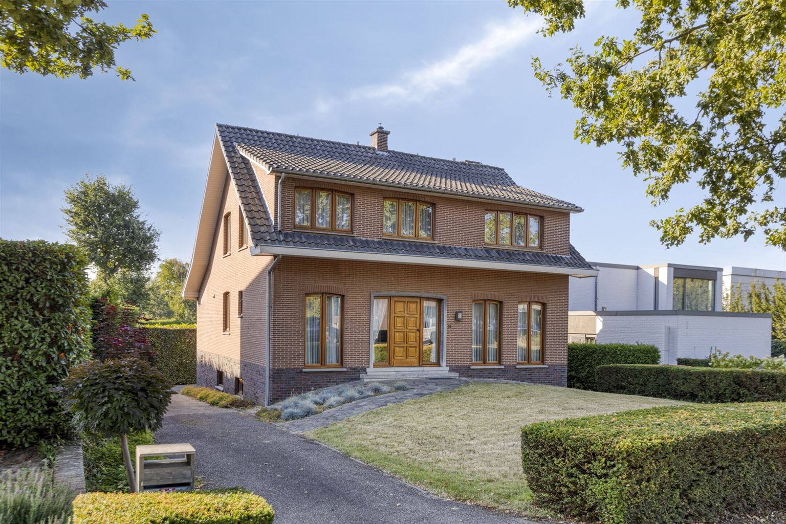 Karaktervolle, vrijstaande woning met 4 slaapkamers, veranda, dubbele garage, volledig onderkelderd op een perceel van 17a48ca, centraal gelegen bij het centrum. foto 38