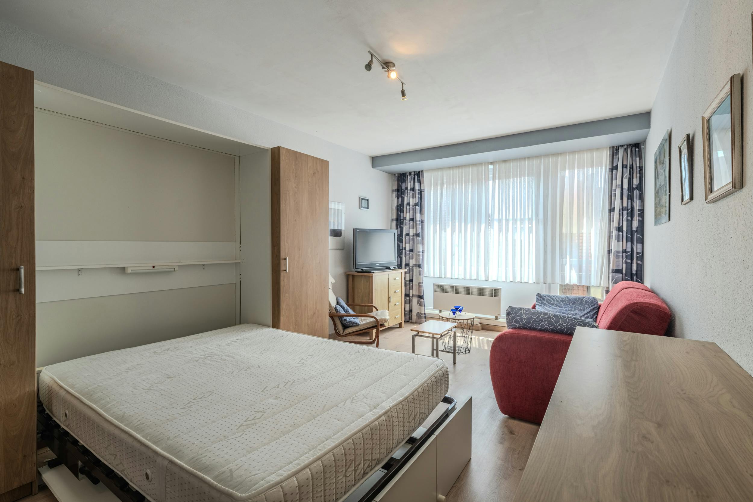 Zonnige studio te huur in het centrum van Middelkerke! foto 3