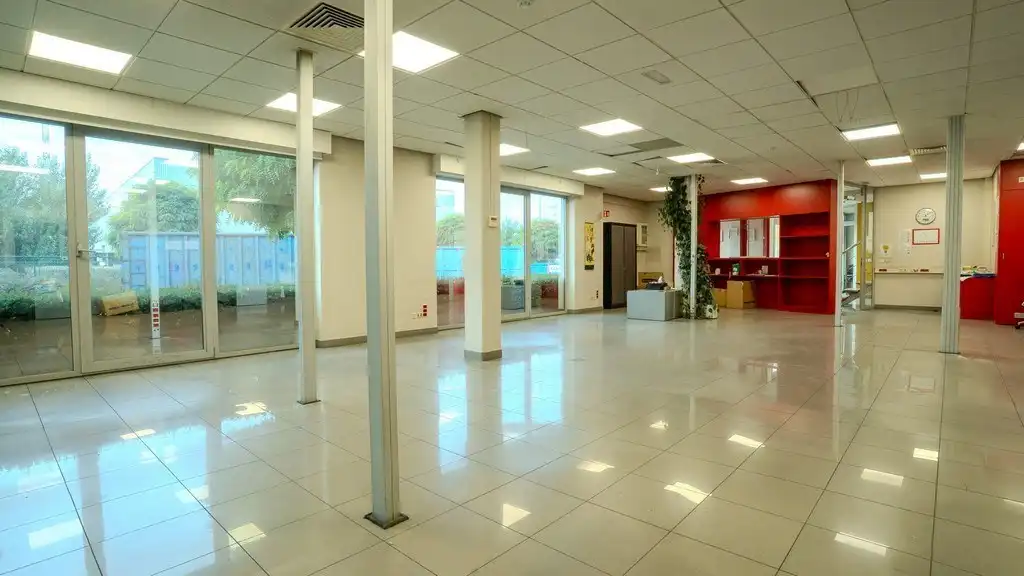 Magazijn met kantoren te huur langs E34 in Beveren foto 4