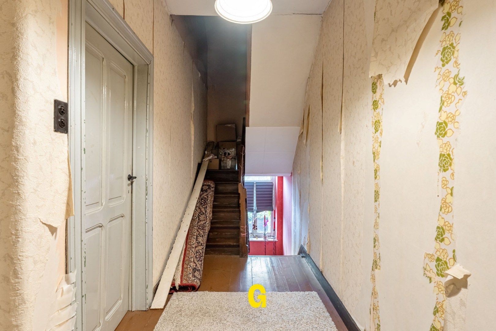 VERKOCHT - Karaktervolle te renoveren herenwoning met tuin en garage op wandelafstand van het centrum foto 17