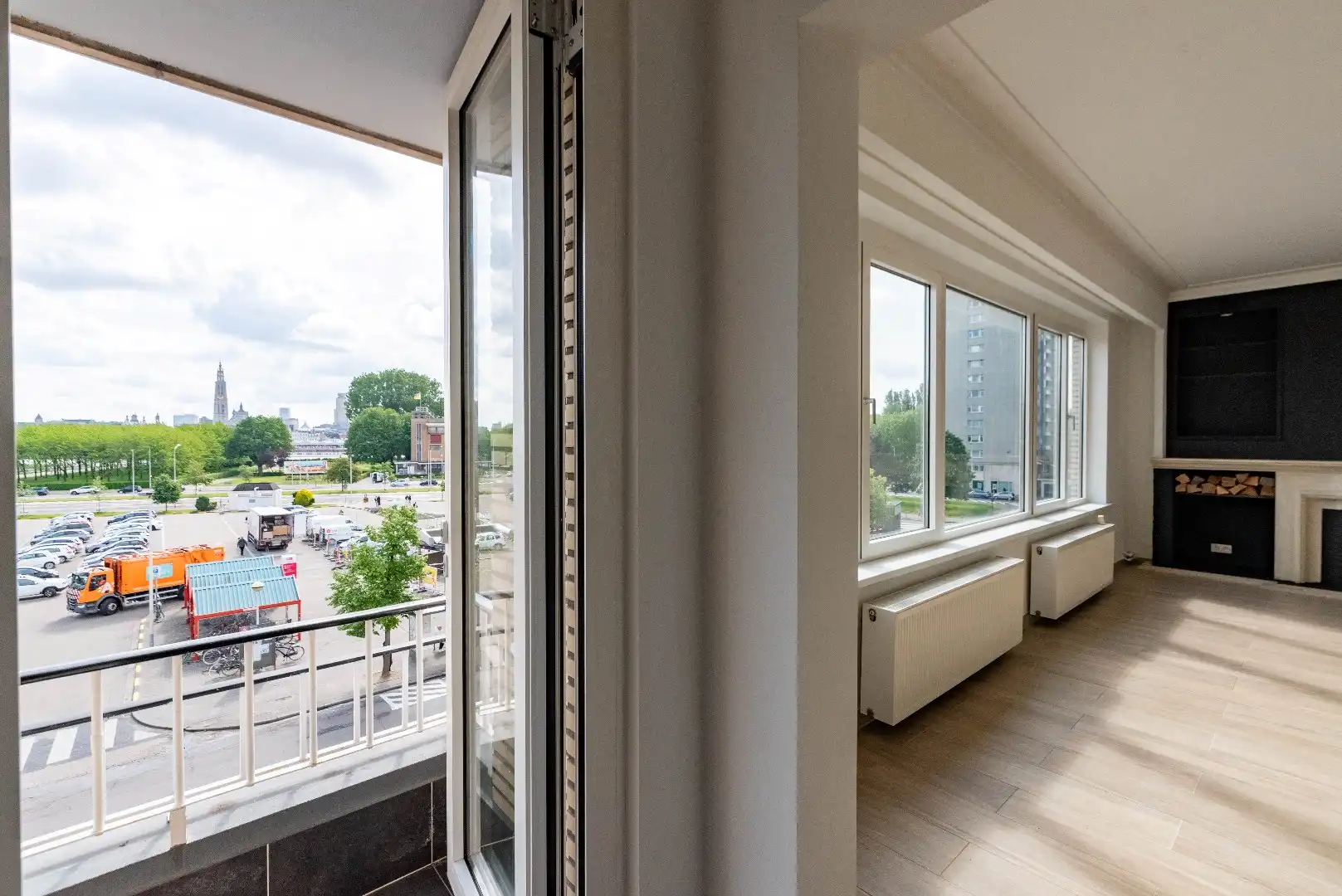 2 slaapkamer appartement met veel lichtinval met uitzicht foto 4