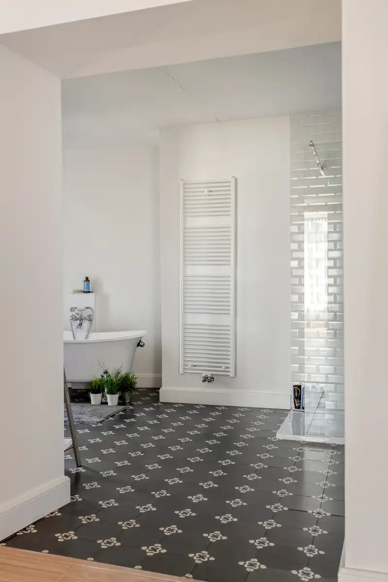 WONING MET BURELEN EN MAGAZIJN TE TONGEREN LANGS N79. foto 26