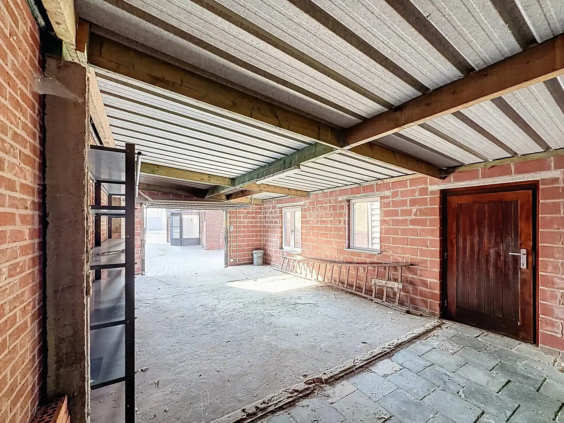 Halfopen bebouwing met 3 slaapkamers en een ruime tuin. foto 22