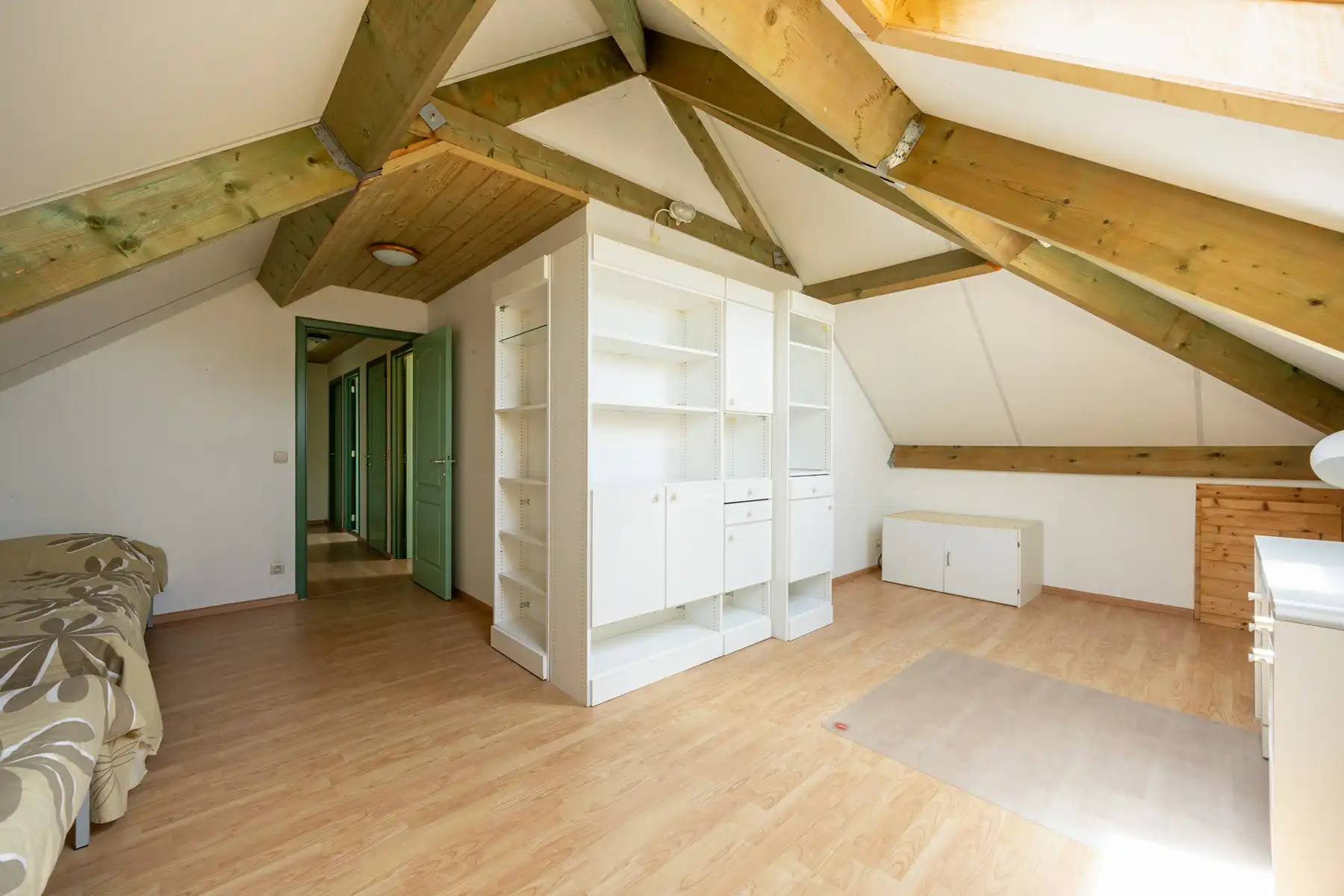 Instapklare eengezinswoning met 4 slaapkamers op een perceel van 1.296m².  foto 18