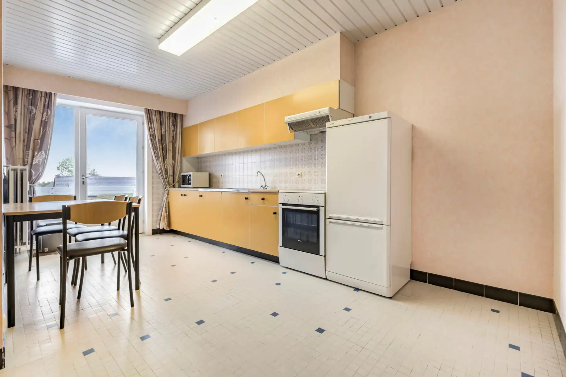 Goed gelegen appartement met 2 slaapkamers en bureau foto 8