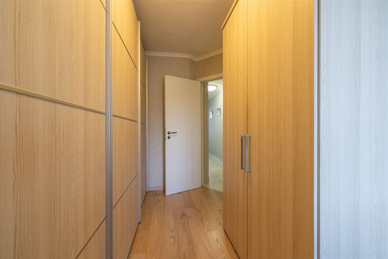 Verzorgd gebouw met handelszaak en 2 apt foto 9