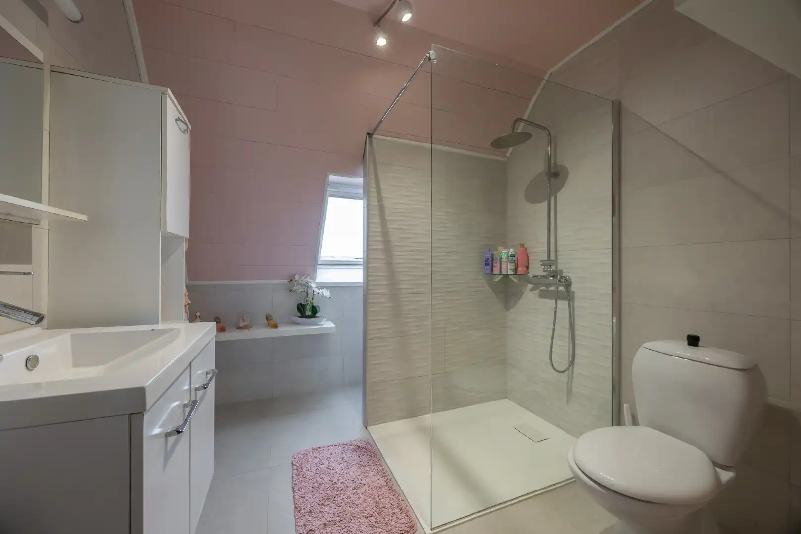 Mooi instapklaar appartement te koop! foto 13