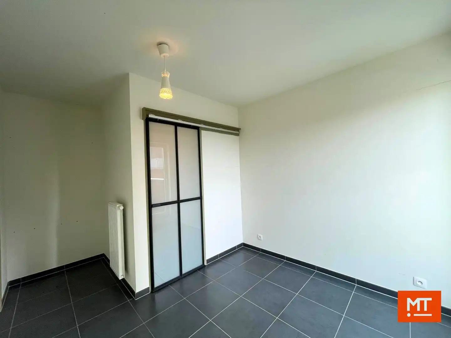 Instapklaar éénslaapkamerappartement met groot terras en ondergrondse staanplaats te huur in Izegem foto 7