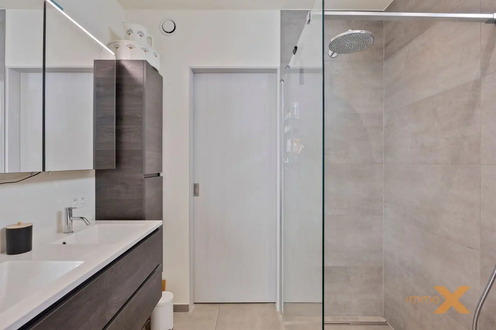 Charmante lichtrijke totaal gerenoveerde woning!! foto 15