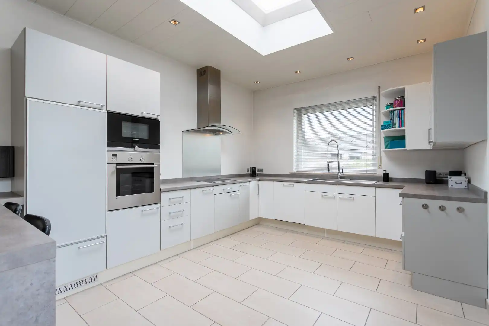 Deels gerenoveerde woning met tuin en garage op gunstige ligging te Halle foto 13