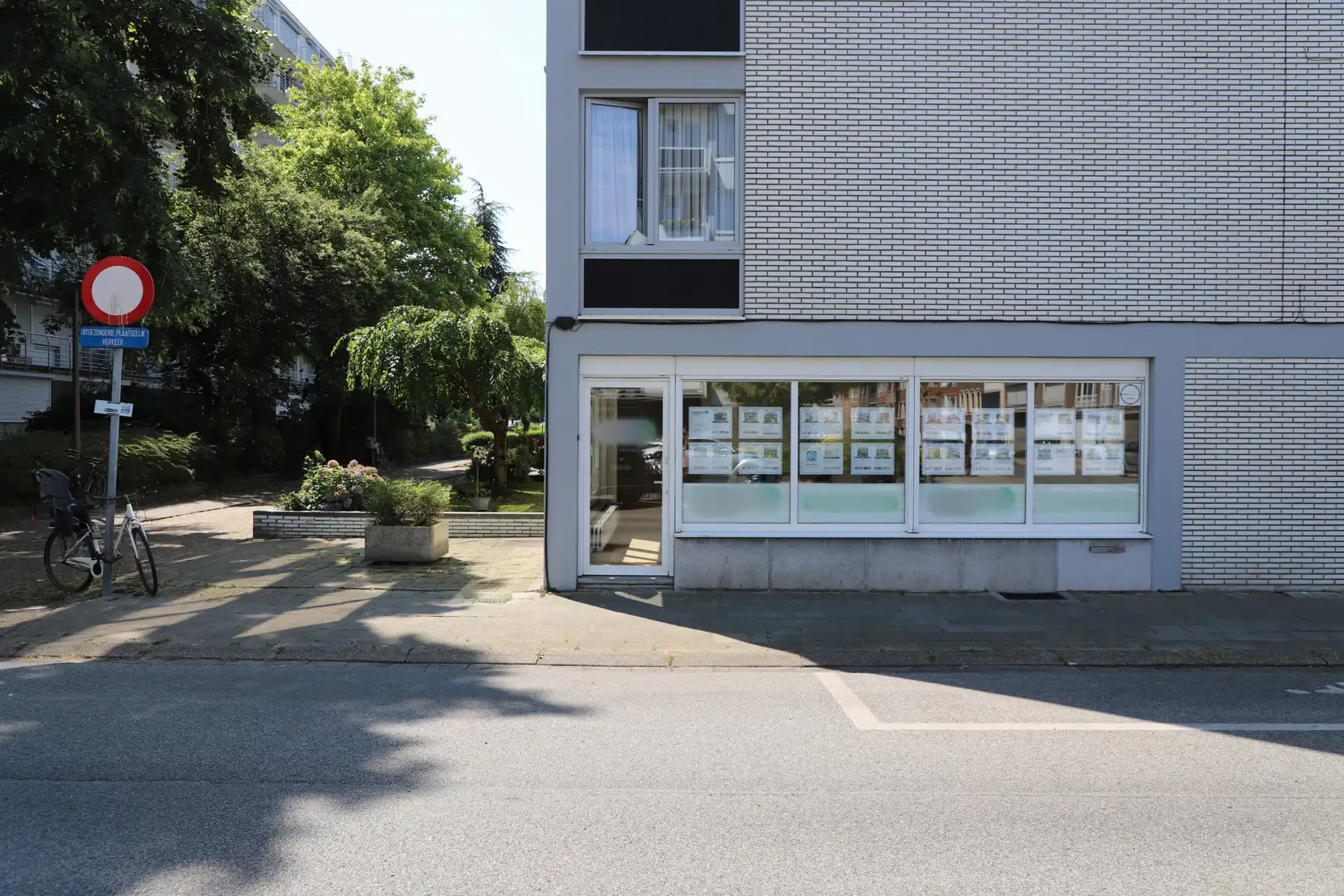 Investeringspand met uitstekende visibiliteit te Borgerhout foto 3