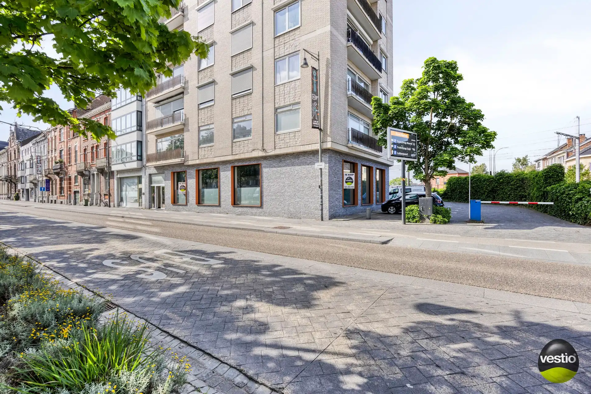 Luxueuze gelijkvloerse kantoorruimte van ca. 328 m² met parking. foto 20