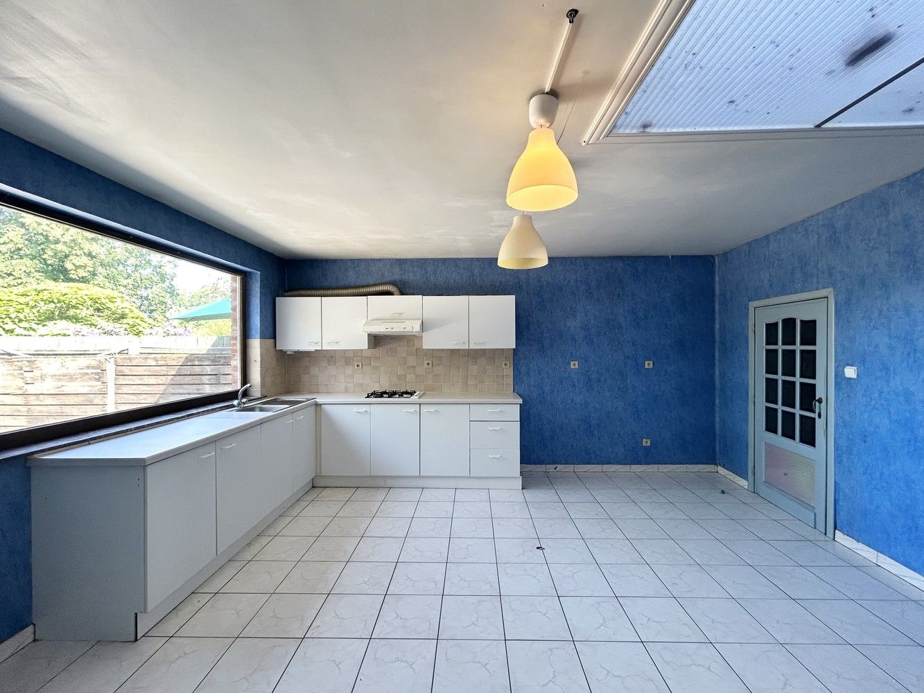 Ruime te renoveren woning met grote tuin en garage op gunstige locatie foto 9