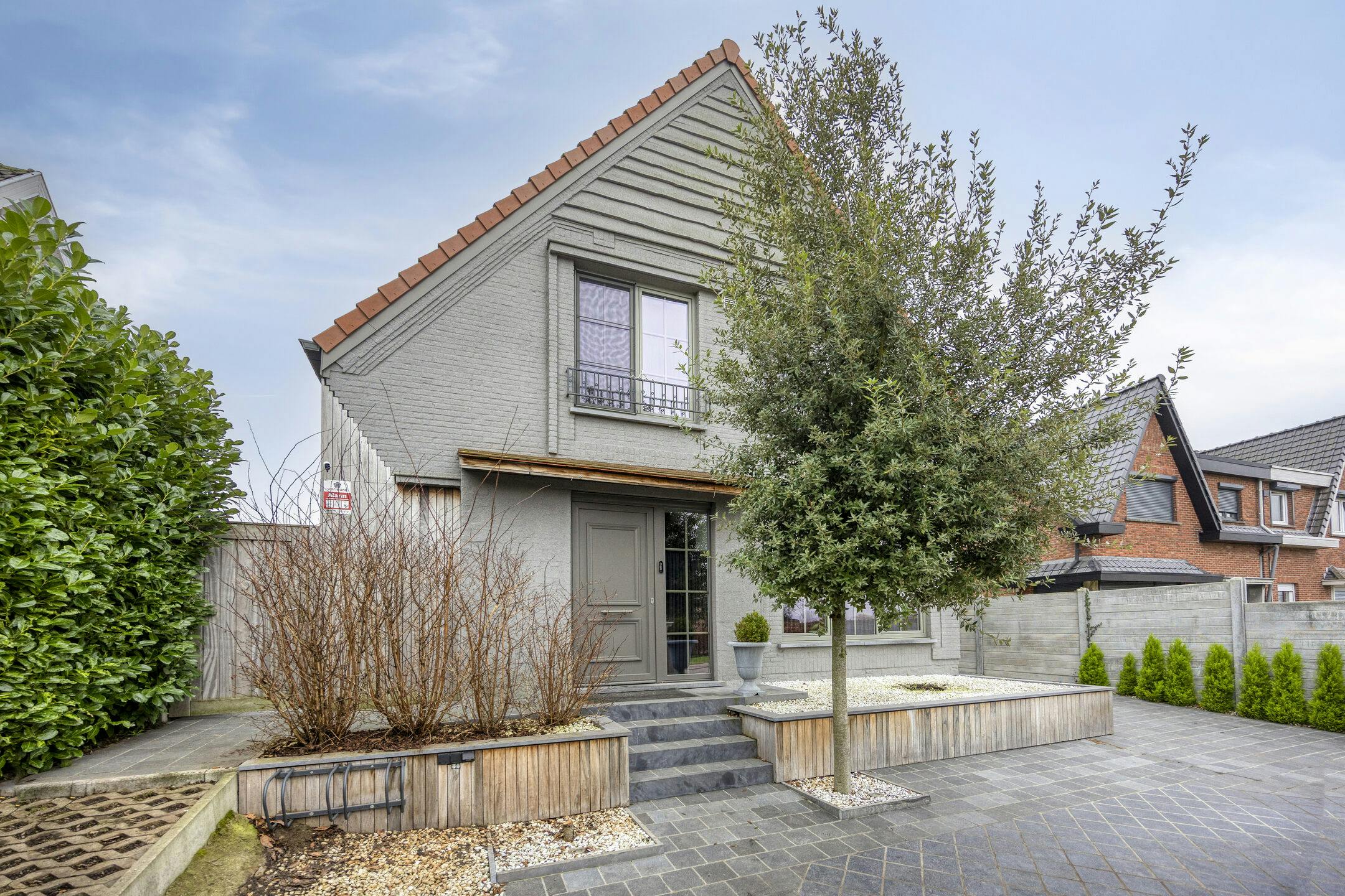 Gerenoveerd vrijstaand huis met zwembad, poolhouse en tuin foto 39