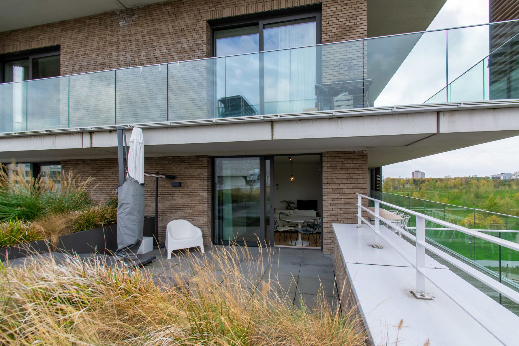 Gezellig 1slpk app. met prachtig terras en zicht op park  foto {{pictureIndex}}