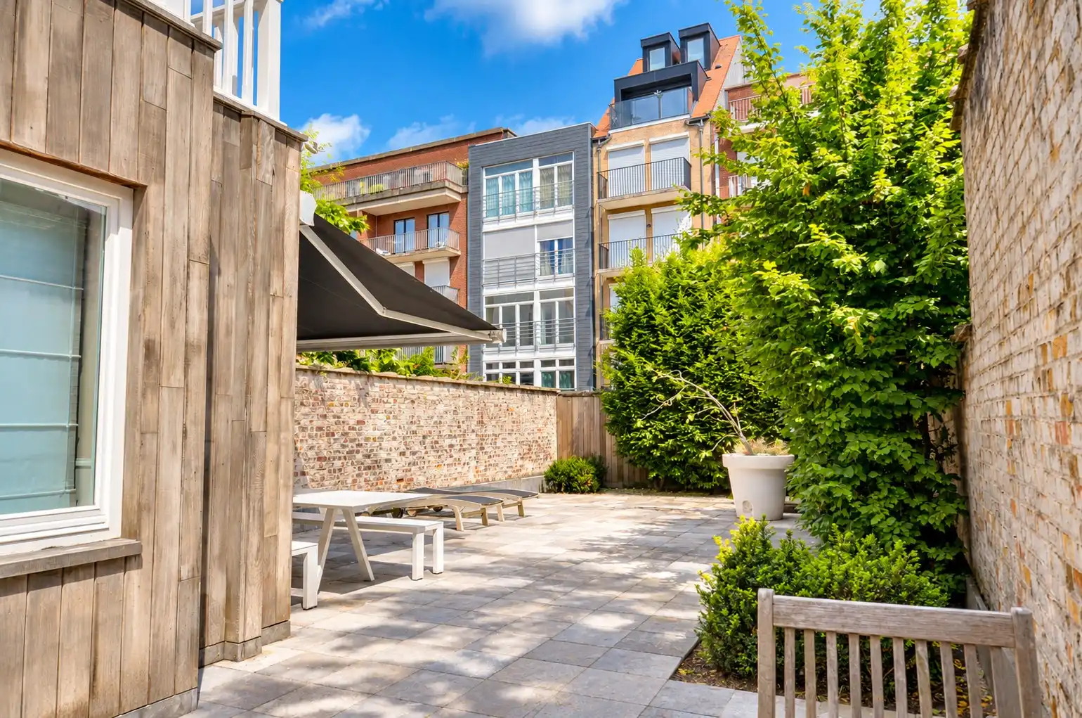 Aangenaam, perfect onderhouden appartement met een ruim terras. foto 2