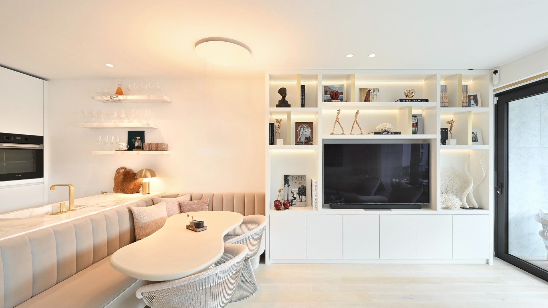 Subliem appartement met zonneterras, genietend van prachtige open zichten op het groen en de villa's van het Zoute. foto 10