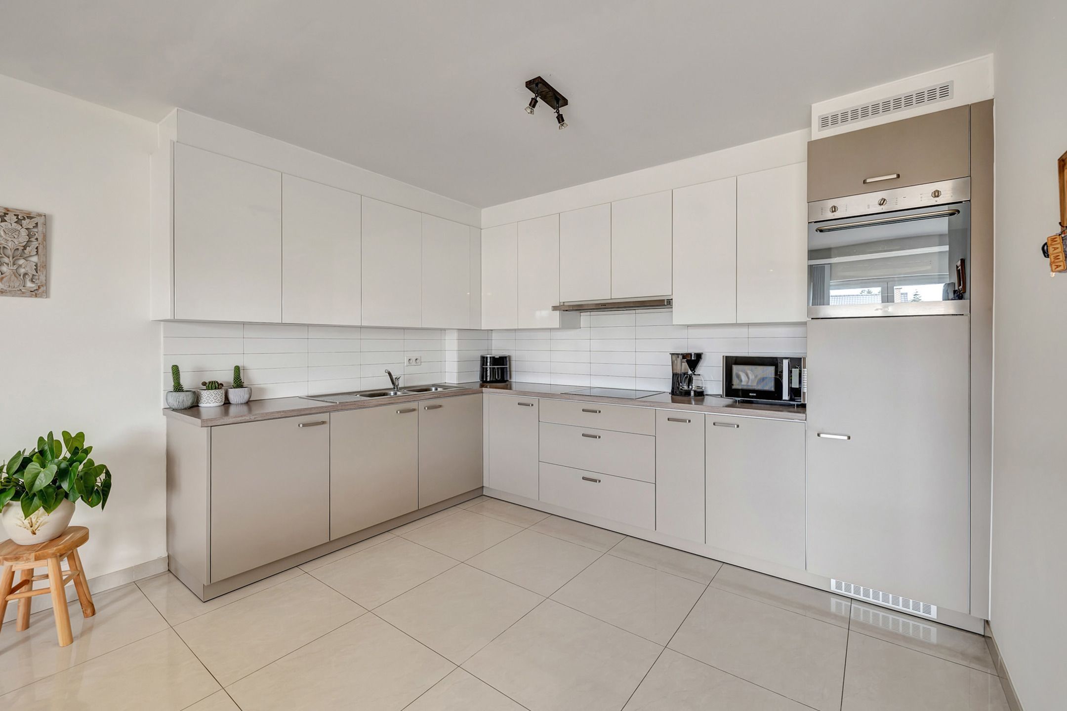 Instapklaar appartement met garage en ruime kelderberging foto 8