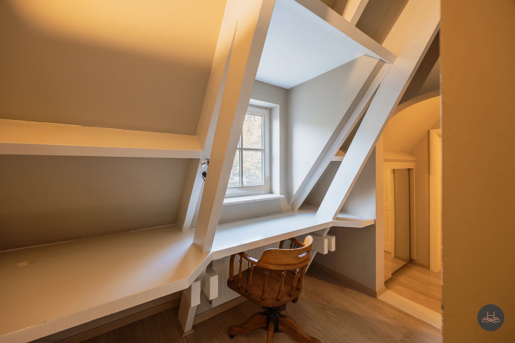 Riant landhuis met zwembad op ruim perceel in rustige wijk foto 20