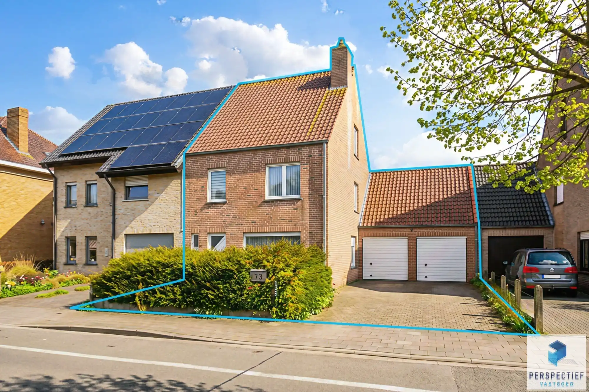 Instapklare halfopen bebouwing met 4 slpks, dubbele garage & tuin foto {{pictureIndex}}