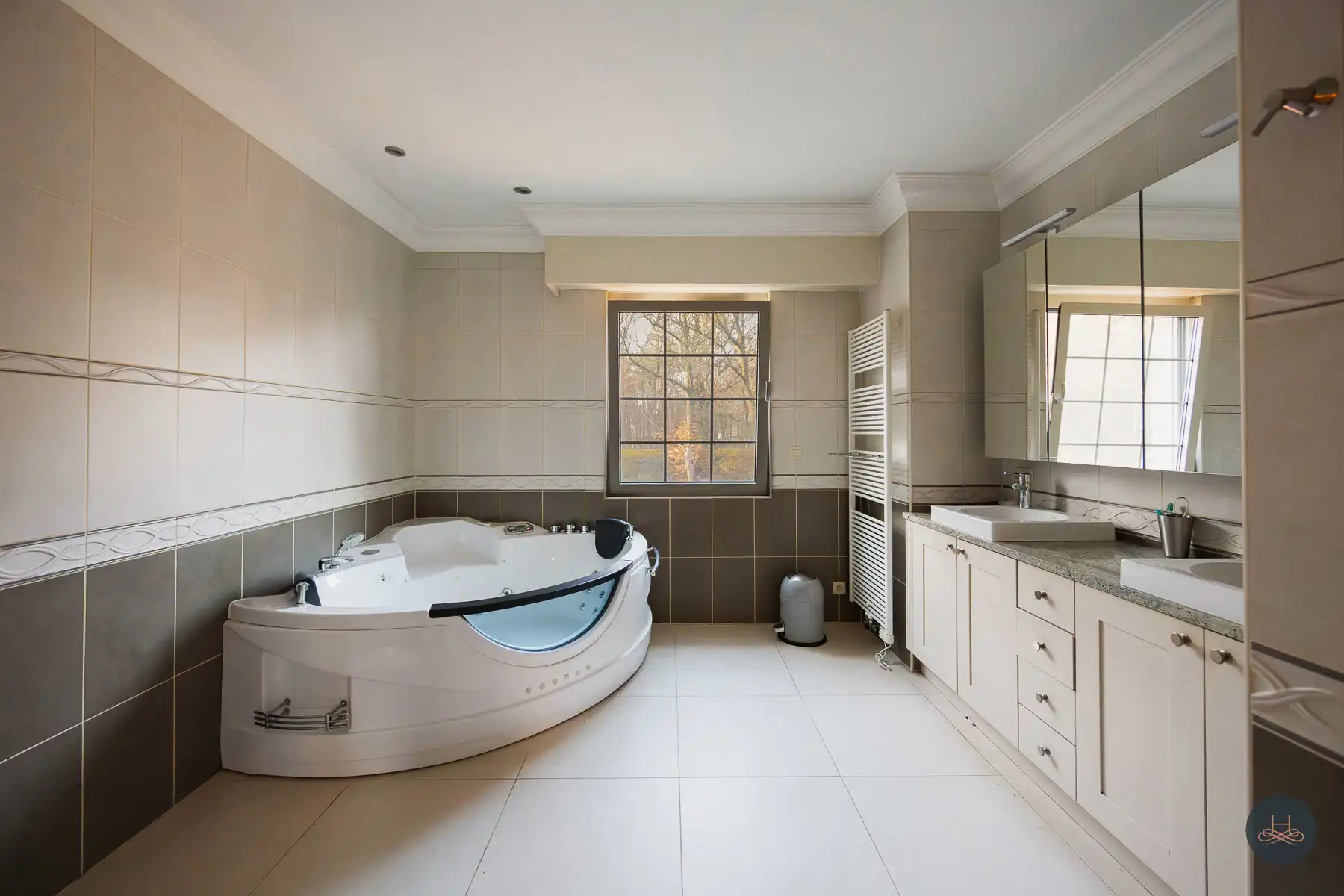 Riante villa op toplocatie in het groen met privé-bos foto 21