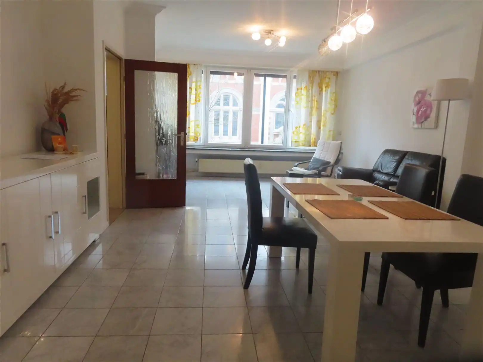 Gemeubeld 2slaapkamerappartement met parking! foto 5