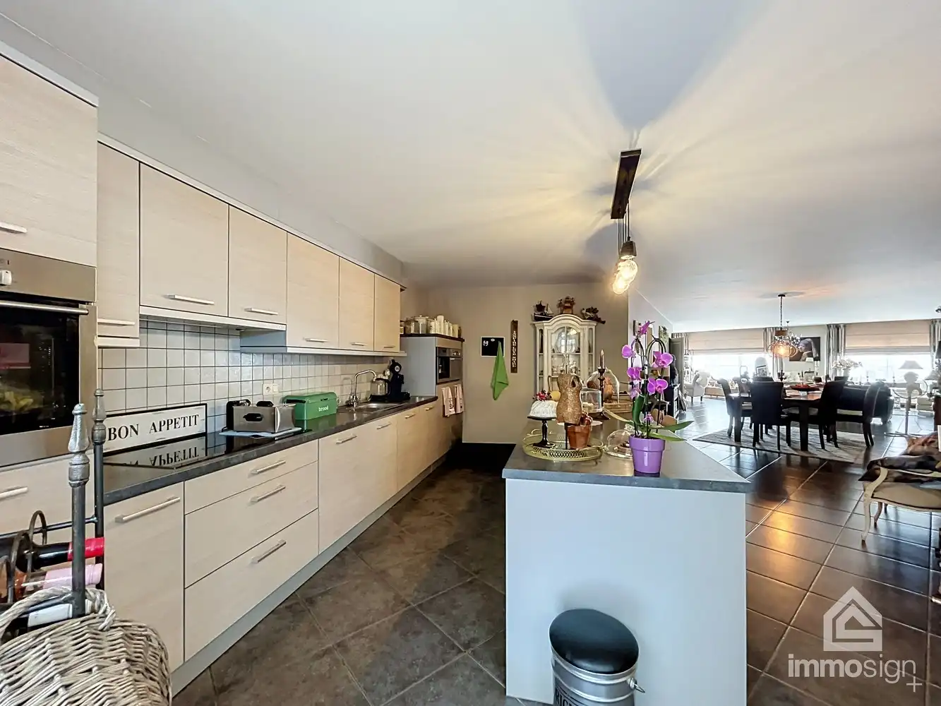 Instapklaar ruim gelijkvloers appartement met gezellige stadstuin en autostaanplaats in hartje Hamont-Achel! foto 12