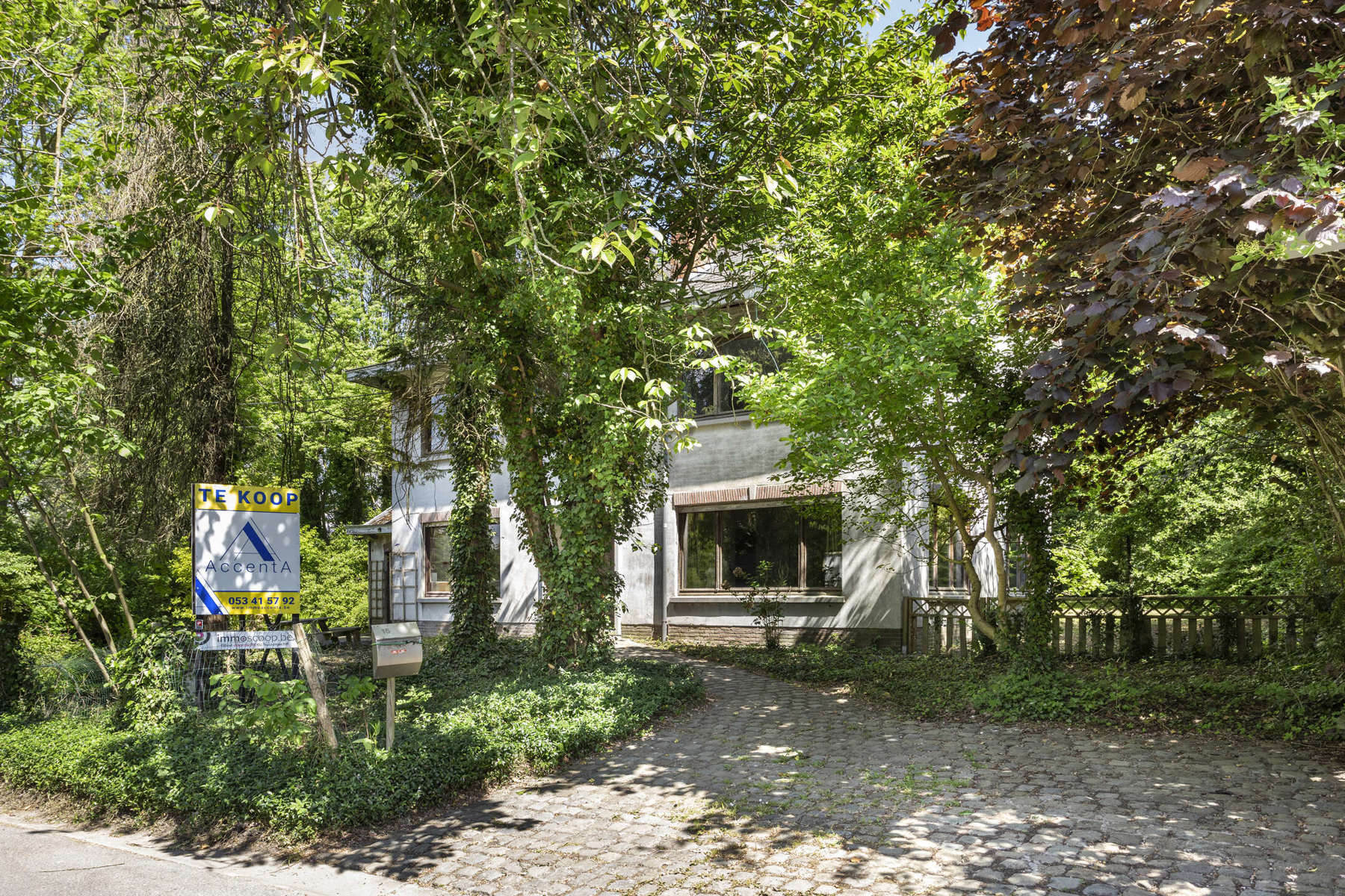 Te renoveren villa op 26a met 5 slaapkamers + praktijkmog. foto 2