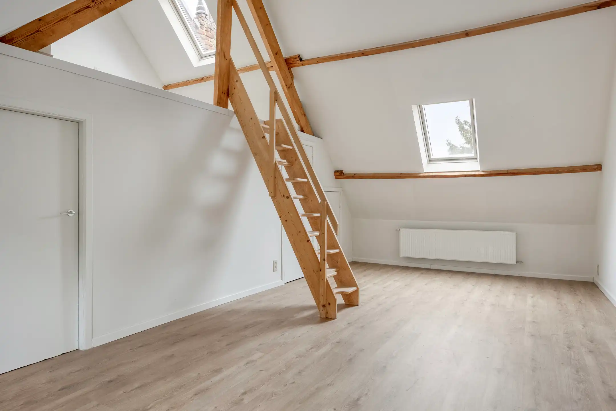 Ruime instapklare HOB met 4 slpks, tuin en garage foto 17