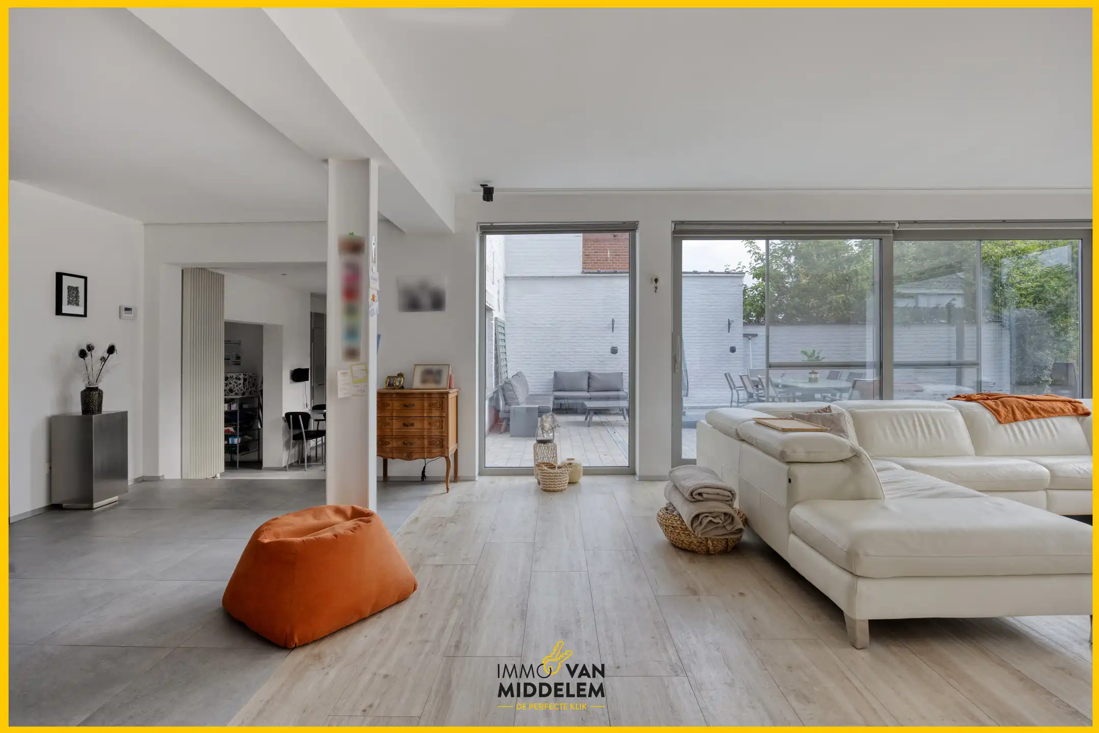 RUIME WONING MET 5 KAMERS, TERRAS, TUIN & PARKING foto 3