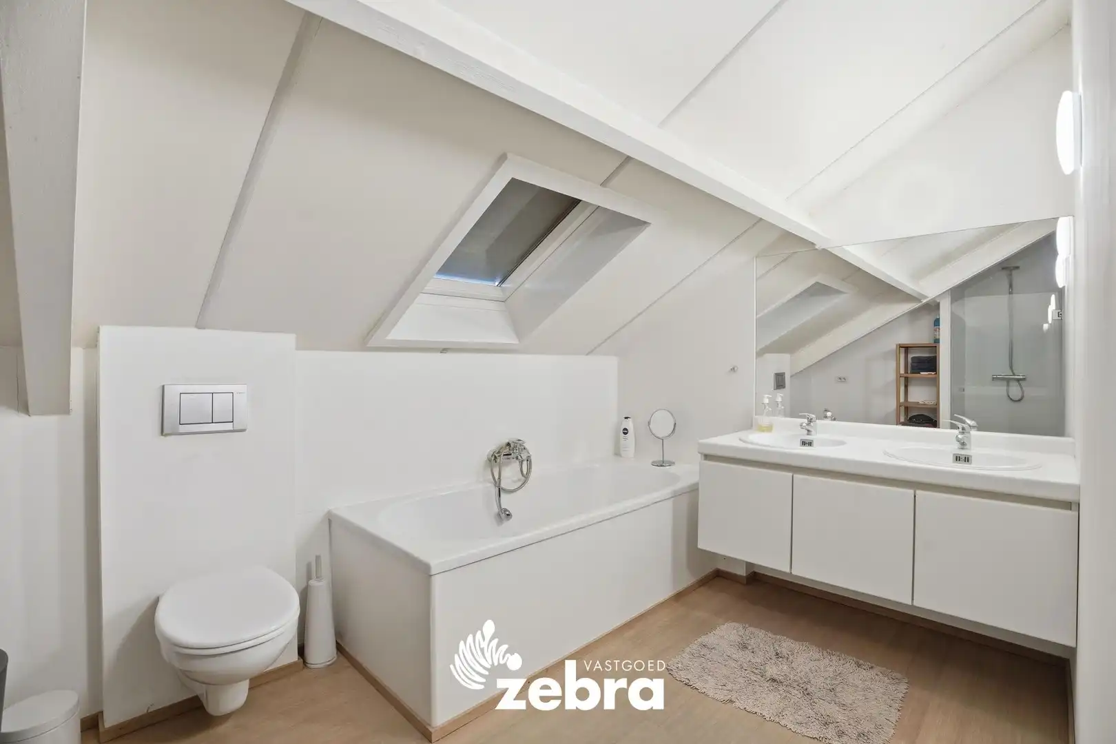 Unieke woning nabij het centrum van Meulebeke! foto 24