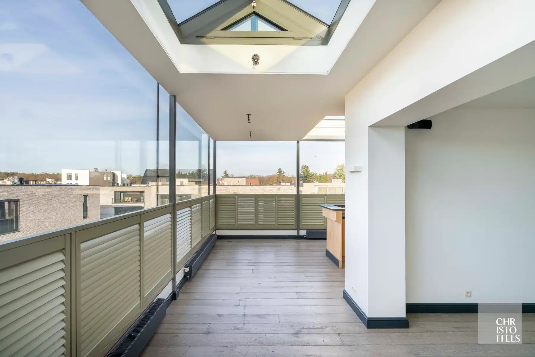 Luxe penthouse van 239m² met 34m² terrassen in hartje Zutendaal! foto 3