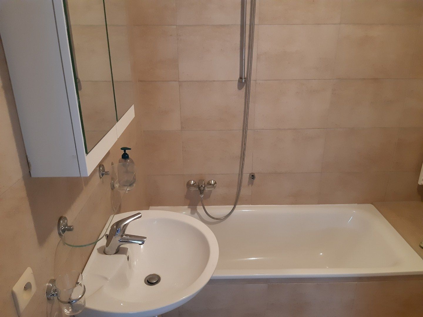 Eigentijds appartement met  autostaanplaats. Geen vaste kosten. foto 7