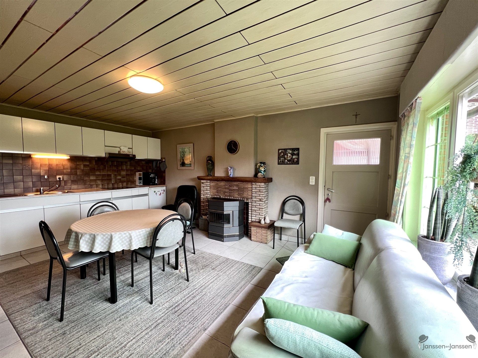 Te renoveren vrijstaande woning foto 6