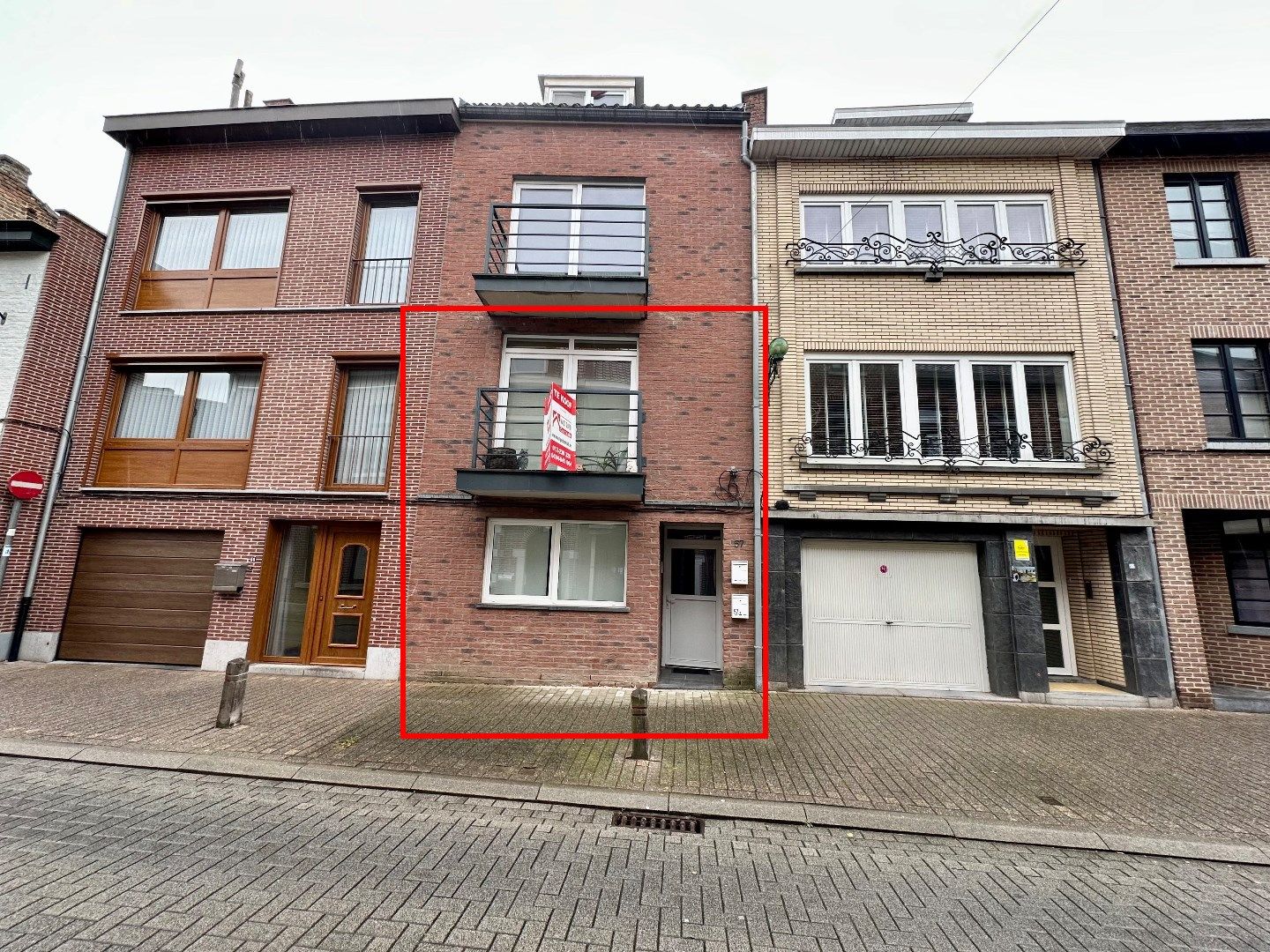 Ruim en modern duplex appartement met 2 slaapkamers in Tongeren. foto 2