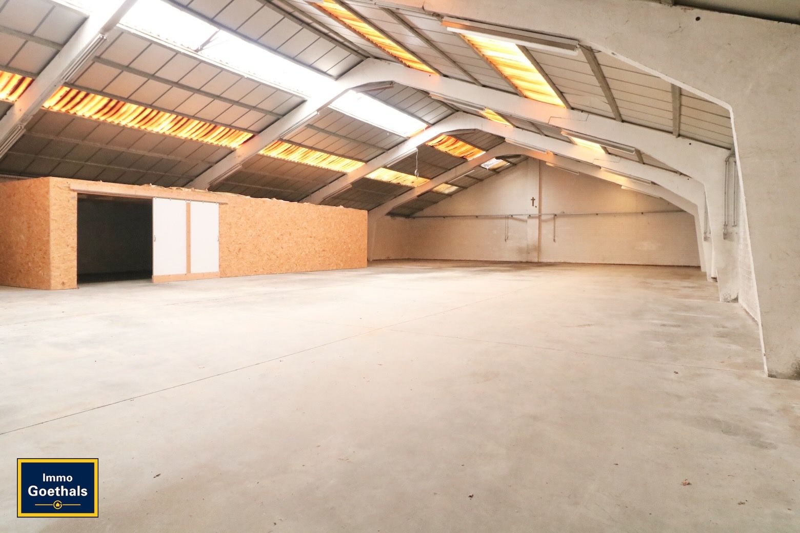 Charmante goed onderhouden villa met loods / magazijn van 656m²   foto 23