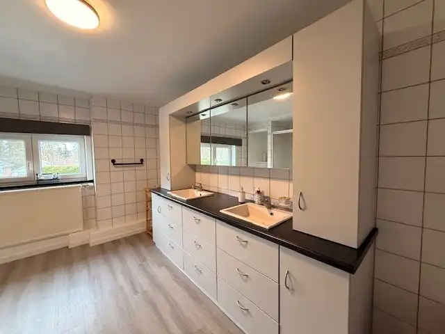 Instapklare gezinswoning met 3 slaapkamers en 2 parkeerplaatsen. foto 12