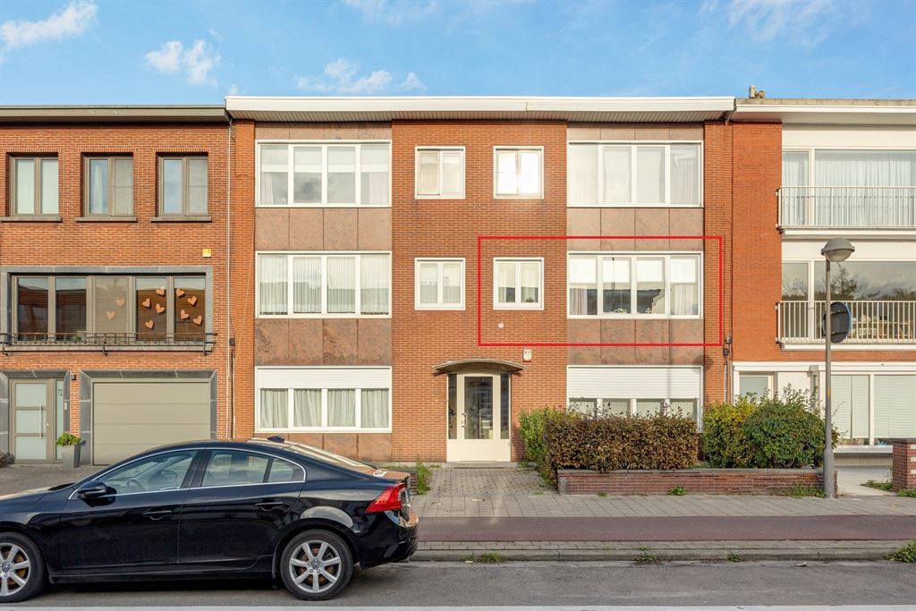 Instapklaar appartement met terras nabij Rivierenhof foto {{pictureIndex}}