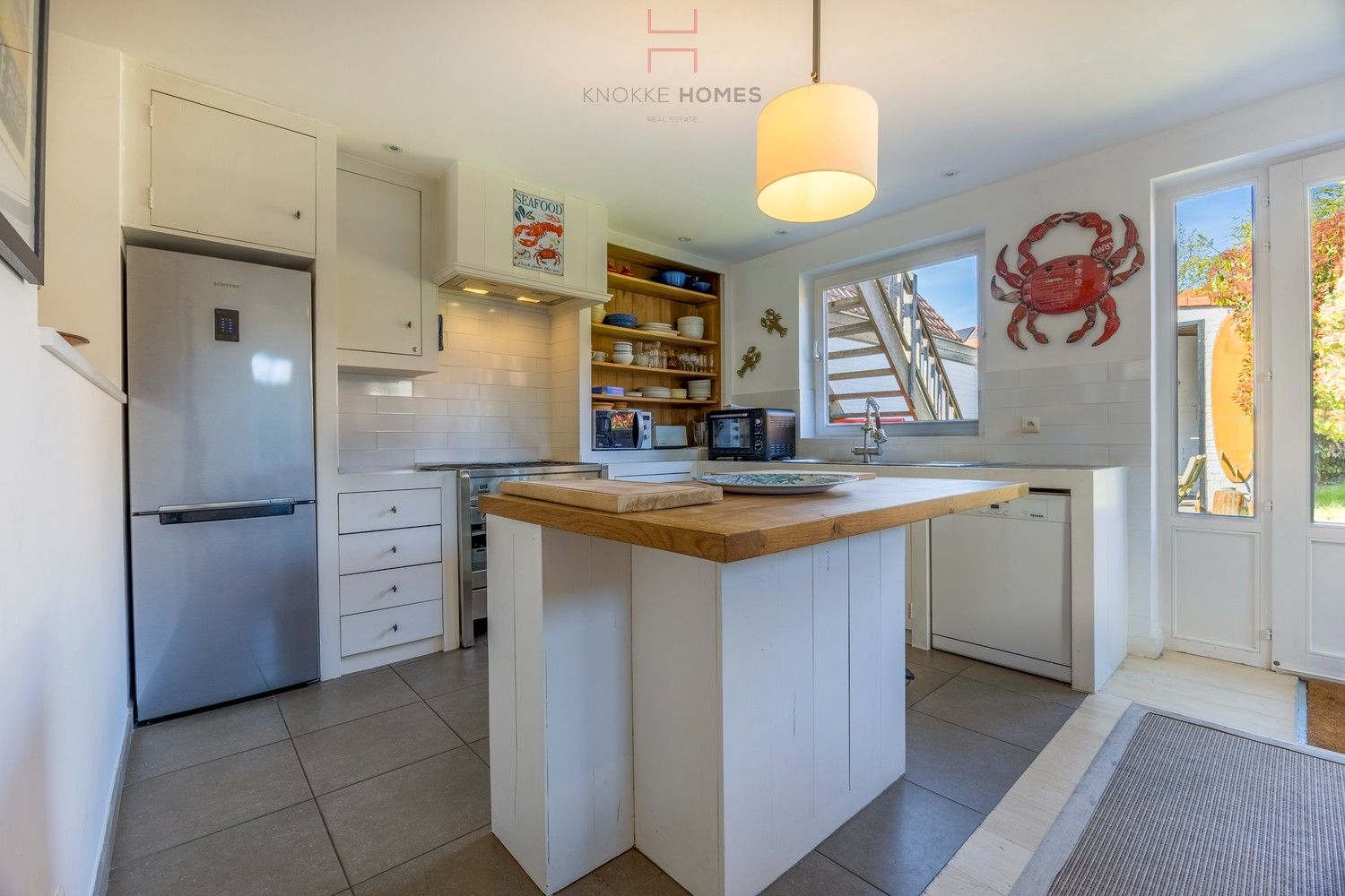 Instapklare halfopen woning in Oud-Knokke met 3 slaapkamers en private parkeerplaats voor twee wagens foto 10