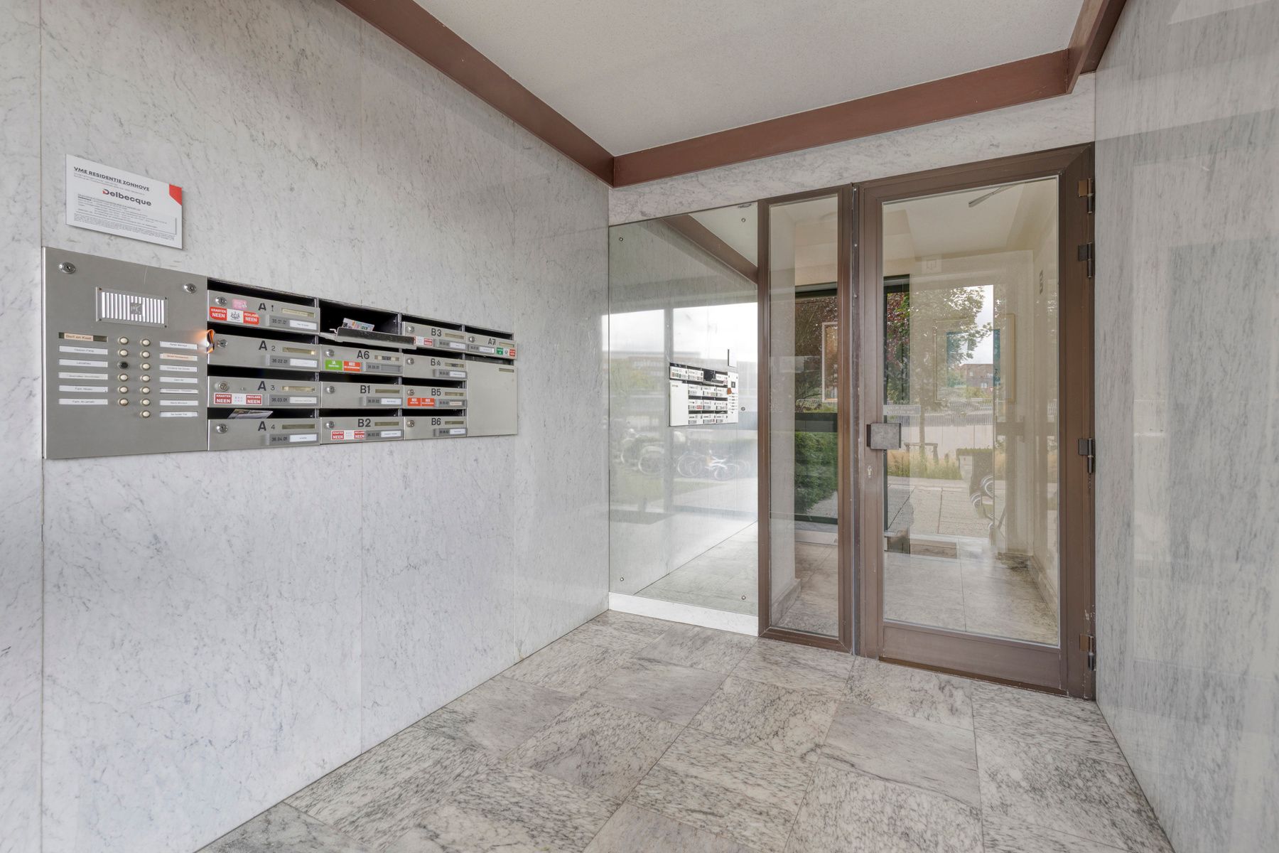 Centraal gelegen gerenoveerd appartement | Station Brugge foto 5